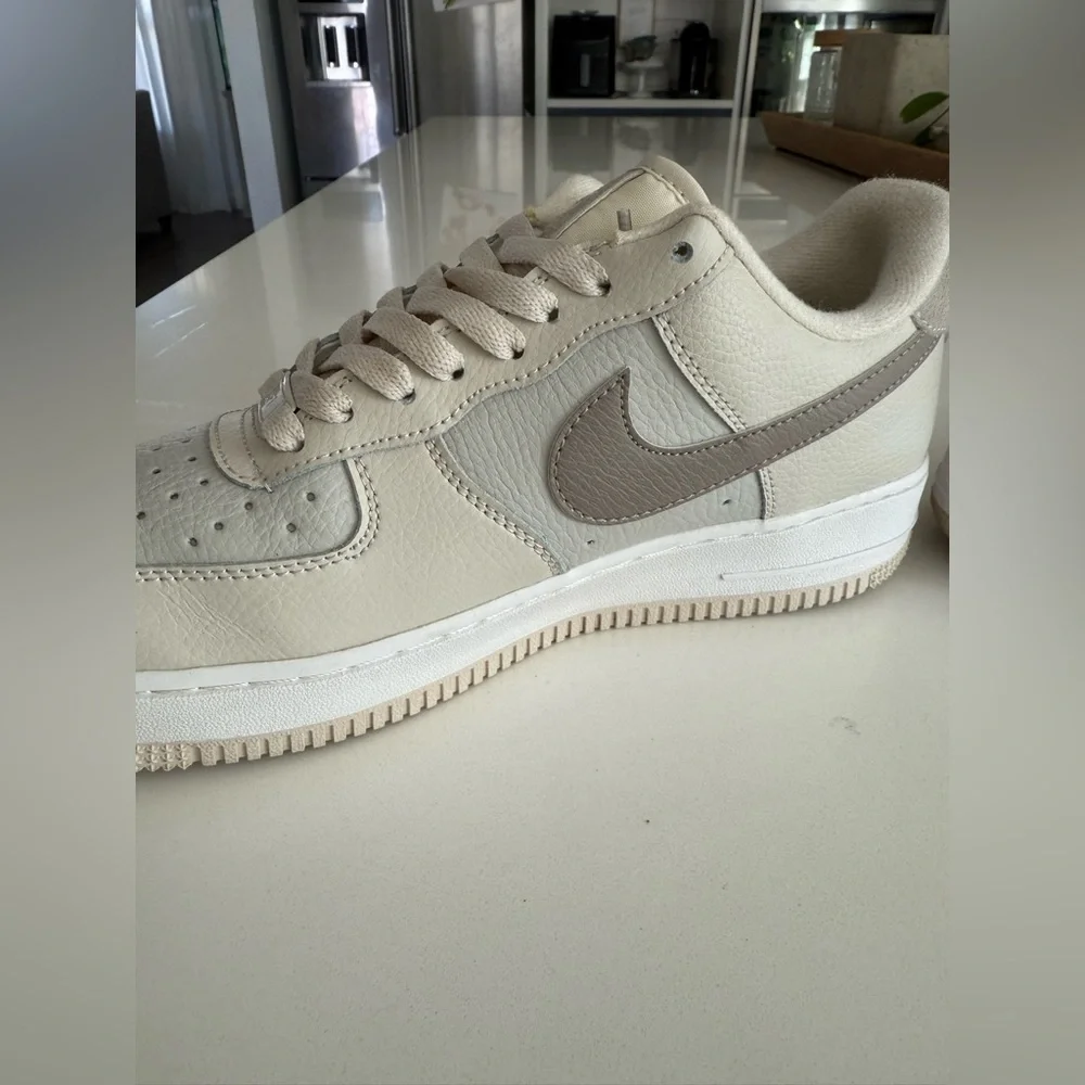 Nike Air Force 1 Low 07 Moon Fossil FB8483-100 Neutral Leather Womens Size 8 - Picture 3 of 16